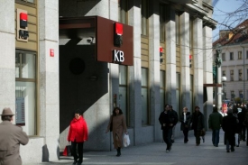 Zisk Komerční banky klesne zhruba na 5,4 miliardy korun.