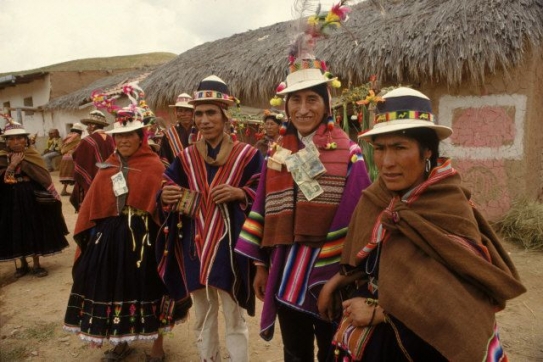 Svatba bolivijských Indiánů Kečuů.