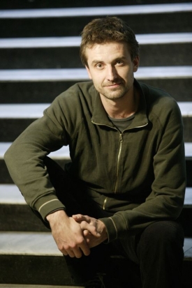 Jednu z hlavních rolí hraje Roman Zach.