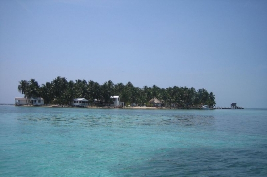 Kolem Belize je několik ostrůvků, které lze obejít za půl hodiny.