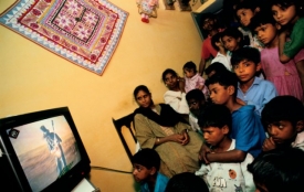 Televizní zábava je v elektrifikovaných oblastech Indie hitem.