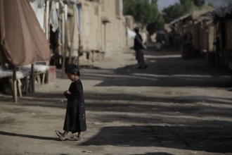 Tržiště ve vesnici Šahrah-e-Chaš zeje prázdnotou - není čím platit.