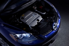 Modernizovaná Mazda CX-7 se stane prvním japonským autem se vstřikováním močoviny do výfukových plynů.