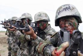 Výcvik protiteroristické jednotky čínské armády.