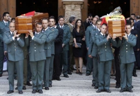 Pohřeb teroristy zabitých policistů na Mallorce.