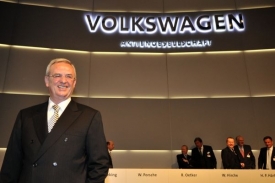 Ředitel automobilky Volkswagen Martin Winterkorn povede i Porsche.