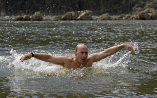 Putin jako idol Rusů. Svalnatý, střízlivý a pevný.