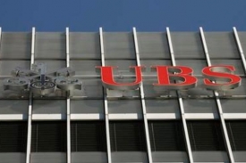 UBS se chce dohodnout rychle. Spor s USA ji připravuje o klienty.