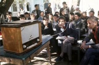 Rozhlas je v negramotném Afghánistánu důležitý zdroj informací.