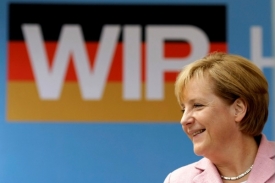 Angela Merkelová se před volbami usmívá - ekonomika roste.