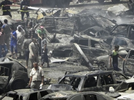 Série bombových a minometných útoků poničila vládní čtvrť Bagdádu.