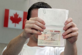Čerstvé kanadské vízum v českém pasu.