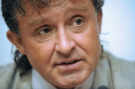 Jiř&iacute; Dolej&scaron; z KSČM s n&aacute;vrhy na sn&iacute;žen&iacute; deficitu nesouhlas&iacute;.