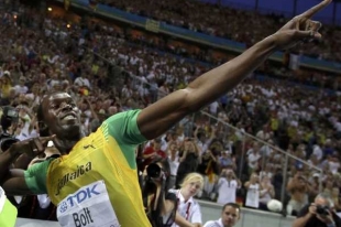 Usain Bolt trhá rekordy na stovce a dvoutovce.