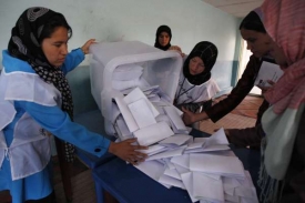 Sčítání hlasů v Kábulu.