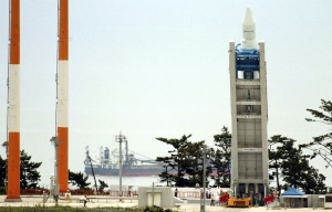 Jihokorejská raketa Naro-1 by měla vyletět do vesmíru.KLDR se jí obává