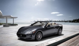 Tvary prvního čtyřmístného kabrioletu značky Maserati navrhlo slavné italské studio Pininfarina.