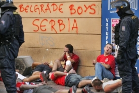 Belgrade Boys na pražském chodníku.