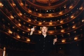 Brechtovu Žebráckou operu bude režírovat Ivan Rajmont.