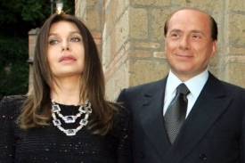 Berlusconiho manželství je fakticky už déle v troskách.