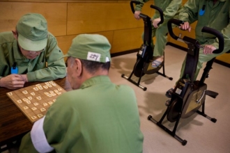 Japonští důchodci ve vězení.