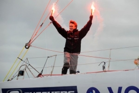 Mike Perham slaví ve vodách u jižní Anglie cíl své cesty.