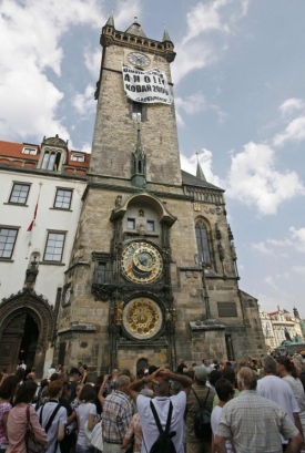 Turistům se naskytl pohled nejenom na orloj.
