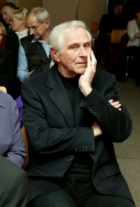 Jiří Hubač se proslavil seriálem Sanitka.