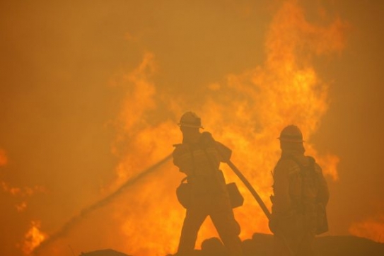 Boj Kalifornie s plameny se každý rok opakuje.