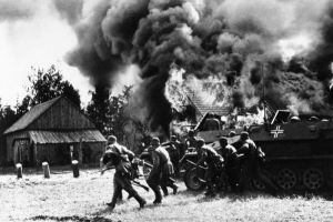 Jednotky Wehrmachtu útočí na usedlost.