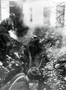 Sovětští vojáci v bitvě o Stalingrad. Zasloužili se o konec nacismu.