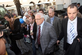 Václav Klaus označil rozhodnutí soudu za aktivistické.