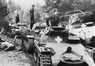 Německé obrněnce jedou Polskem (1939).