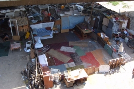 Typický příbytek v Kartonovém městě.