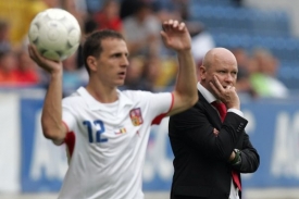 Ivan Hašek (vpravo) a Zdeněk Pospěch v přípravném utkání proti Belgii.