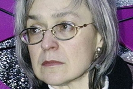Anna Politkovská na demonstraci proti válce v Čečně, říjen 2004.