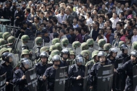 Čínské bezpečnostní složky se chystají rozehnat demonstrující Chany.
