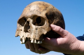 Tisíce let staré kosti odkrývají tajemství dávných migrací.