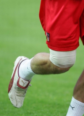 Sledované koleno Tomáše Rosického.