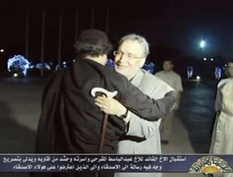 Libyjský vůdce Kaddáfí vítá Megrahího doma.