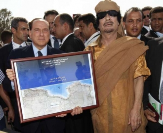 Kaddáfího si kvůli ropě předchází kdekdo. Berlusconi v Tripolisu.