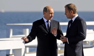 Polsko-ruské spory nad historií. Premiéři Tusk a Putin.