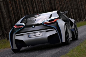 BMW Vision má téměř čtyři stovky koní, vystačí však s 3,8 litru nafty.