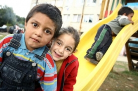 Učitelé by měli brát ohledy na odlišnosti romských dětí.