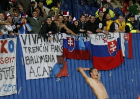Radost fanoušků Slovenska po výhře v Belfastu.