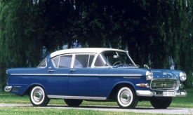 V padesátých letech se nejvíce projevilo propojení opelu s koncernem GM. Evropské opely vypadaly skoro jako americká auta, viz tento Opel Kapitän z roku 1958.