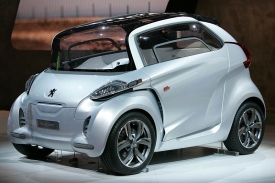 Peugeot BB1 je studií městského mini pro čtyři dospělé.