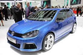 Volkswagen Golf R20 akceleruje na stovku za 5,5 sekundy.