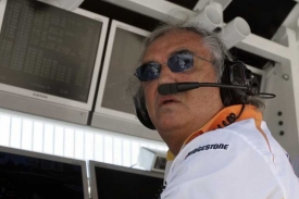 Flavio Briatore po skandálu končí v čele stáje Renault.