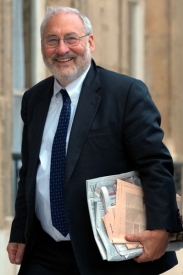 Profesor Kolumbijské univerzity, nobelista z r. 2001 Joseph Stiglitz.
